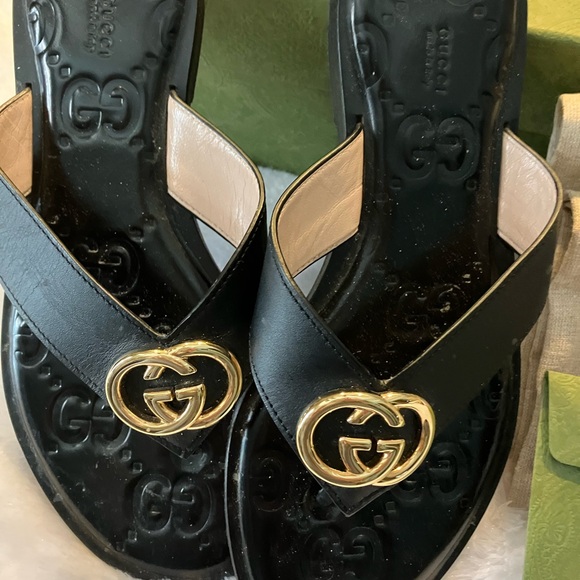 Gucci Black Women's Sandals with Gold Accents - Picture 3 of 4
